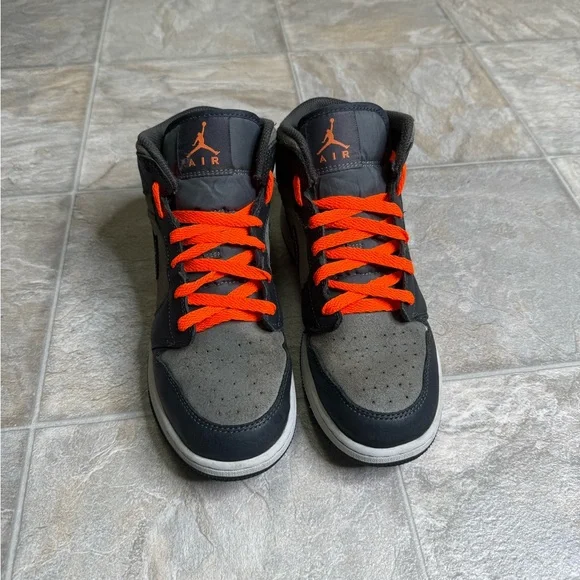 Air Jordan 1 Mid SE Night Stadium GS Shoe Size 6.5Y Grey FQ8341-017 Preowned - Picture 1 of 7